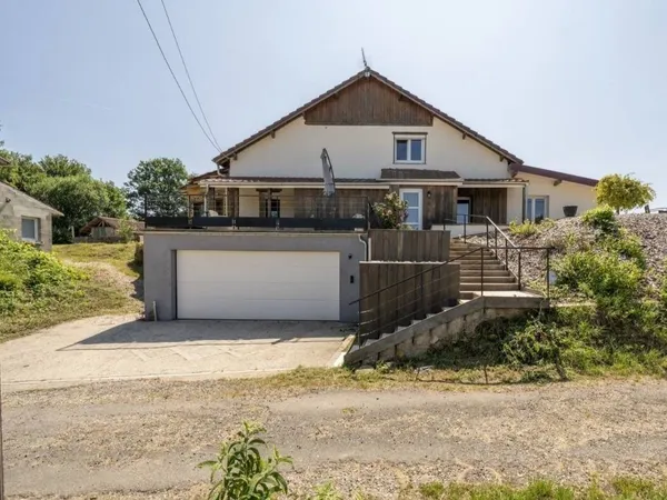 Maison 10 pièces 221 m² 