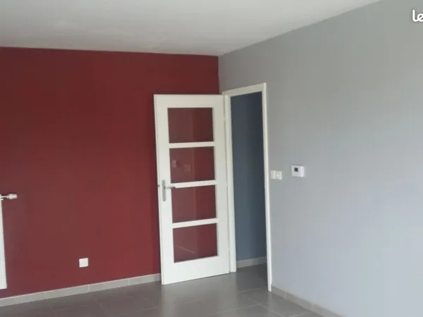T2 dans une residence privee 