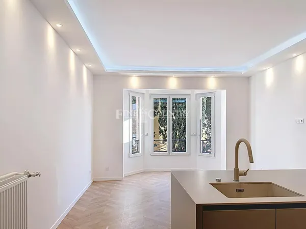 Appartement 2 pièce à Vendre - Cannes secteur Croisette 