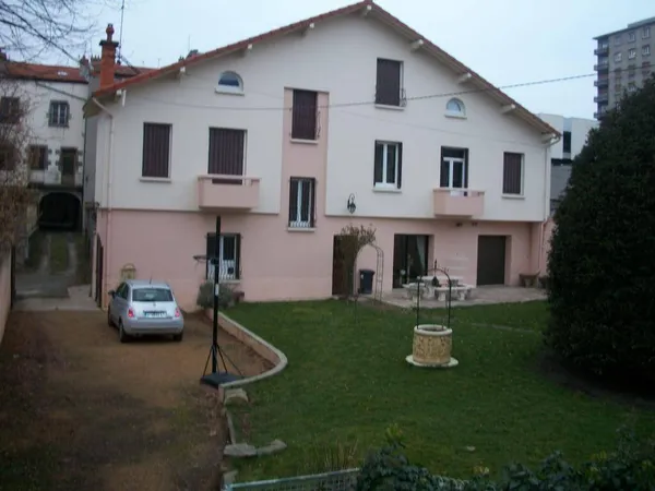Studio 1 pièce 40 m² 
