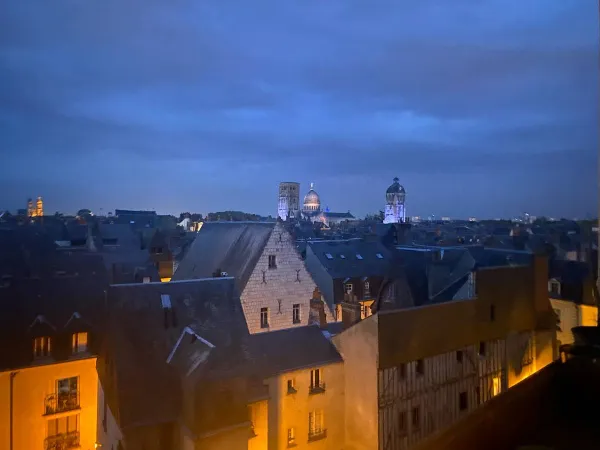 Loue chambre de 14m² en duplex aux halles de Tours avec salle de bain Wc indépendant 