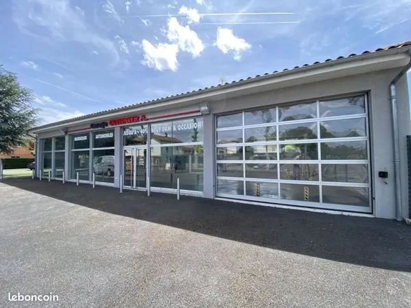 Local commercial 255 m²