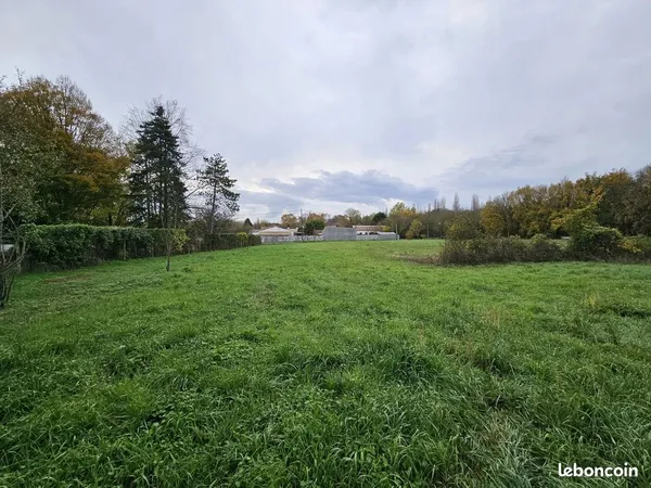 Terrain 1599 m² La Laigne 