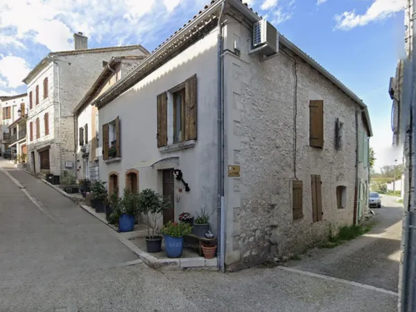 MAISON EN PIERRE COMPRENANT 2 LOGEMENTS LOUÉS 