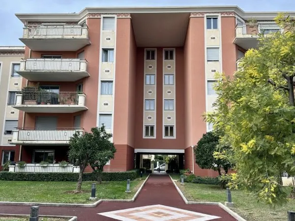 Charmant Appartement 2 Pièces piscine et parking