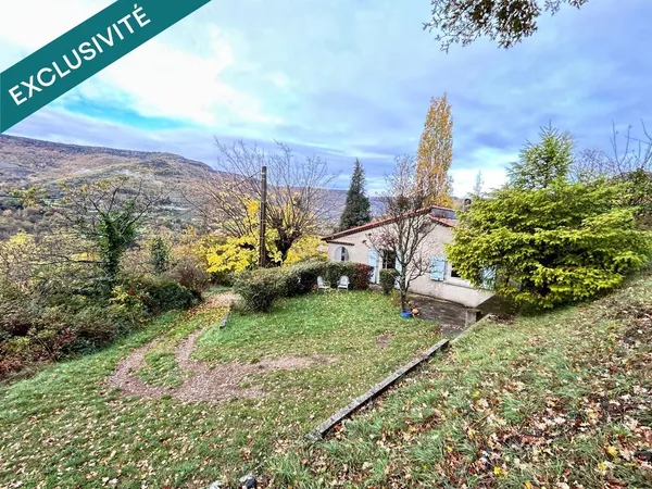 Charmante villa dans un village prisé d'ardèche 