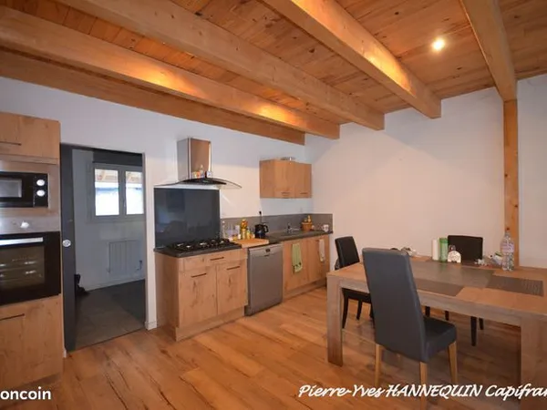 Studio 7 pièces 72 m² 