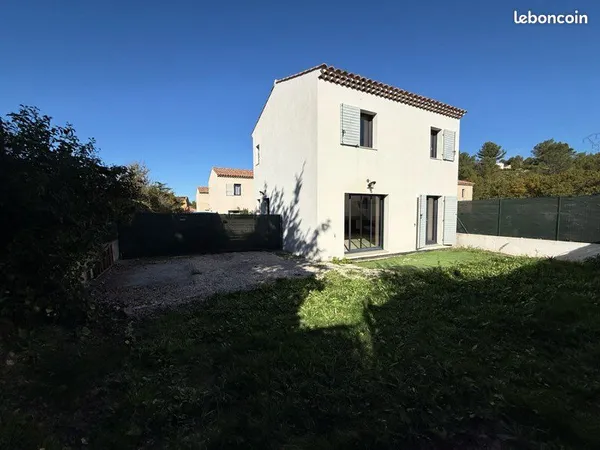 Maison T4, environ 80m2, avec jardin, calme, proche du centre 