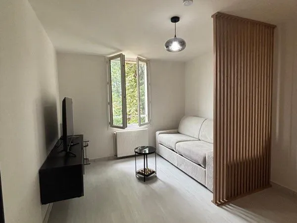 Studio rénové 2025 - 20 m2 - Meublé - Gare ligne L - Saint Nom la Bretèche 