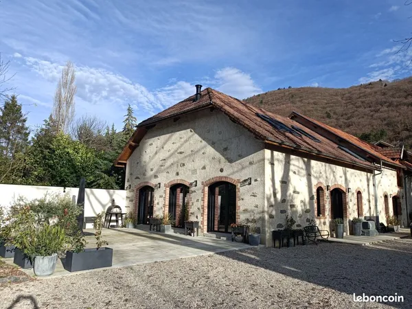 Propriété 7 pièces 231 m² 