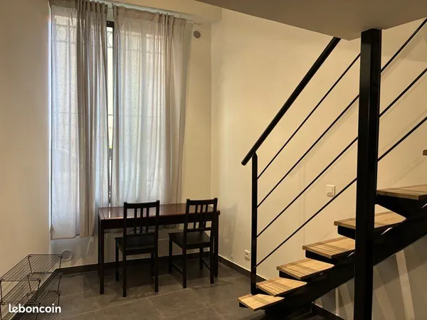 Location meublée grand studio mezzanine Nice Cessole 