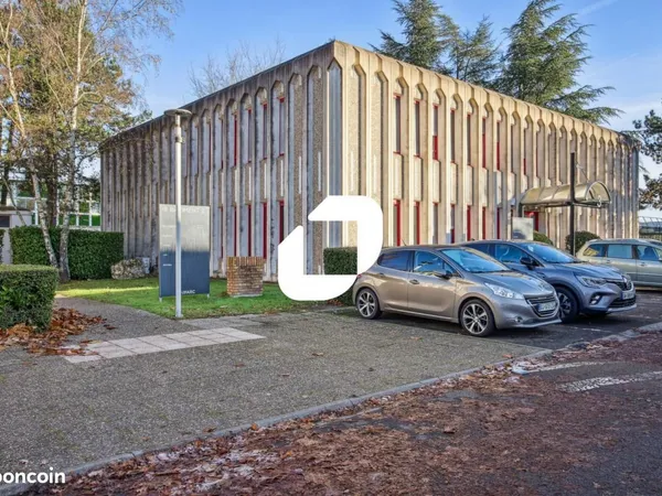 Bureau 712 m² 
