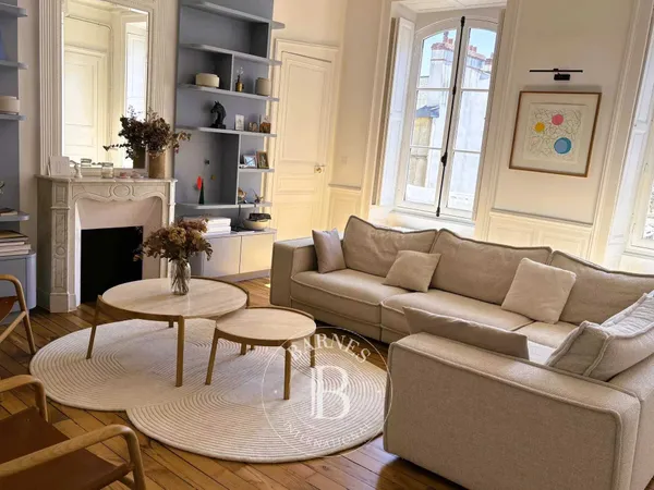 Rennes quartier centre-ville - Appartement de style haussmannien rénové de 182 m² 