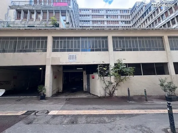 Garage/box 3 813 m² Marseille 
