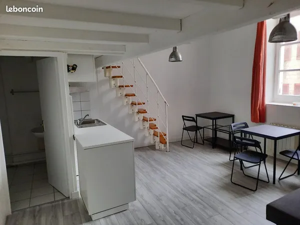 Studio avec Mezzanine à deux pas de la gare 