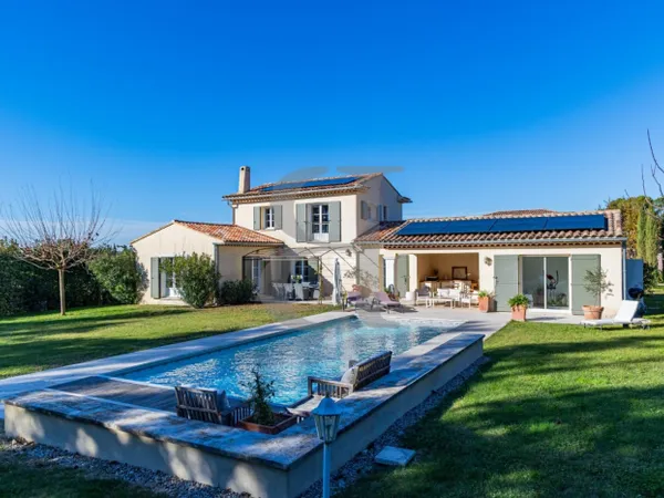 Charmante villa avec piscine proche de L'Isle-sur-la-Sorgue 