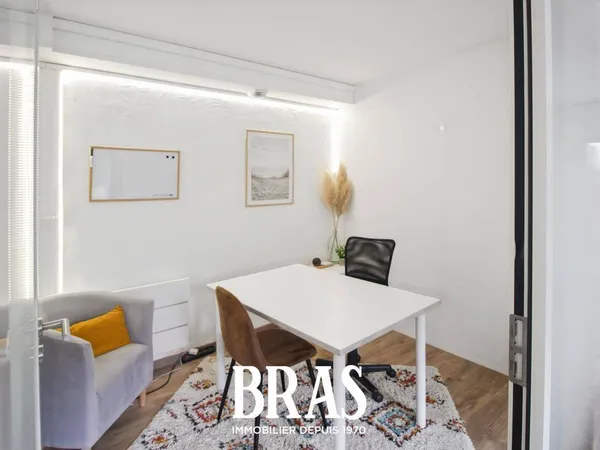 Local professionnel 63 m² 