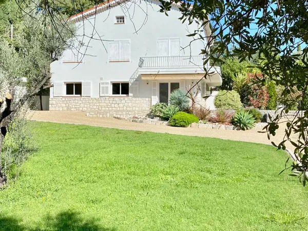 Maison 2 pièces 206 m² 