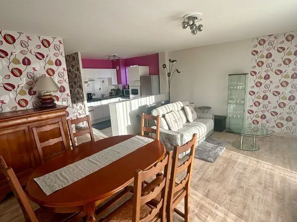 Appartement T3 Meublé avec parking / Quartier Rhonelle 