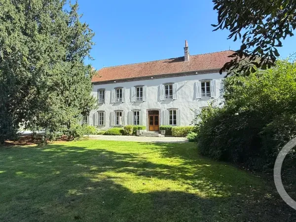 Maison 14 pièces 674 m² 