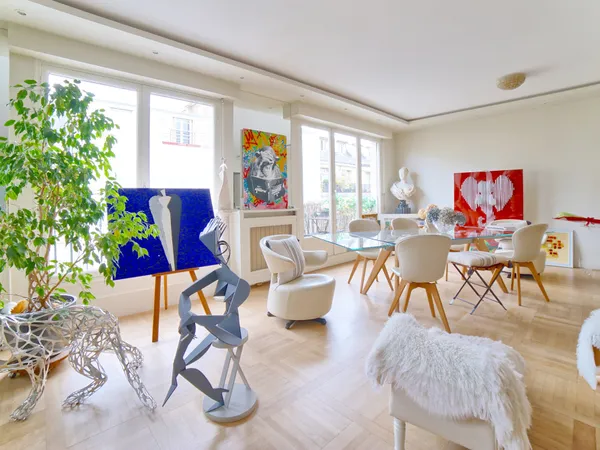Vente d'un viager d'exception à PARIS 8 Charles de Gaulle Ét 
