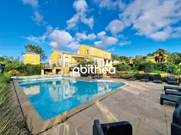 Ensemble immobilier | 14 pièces | 35000m2 de terrain | pisci 