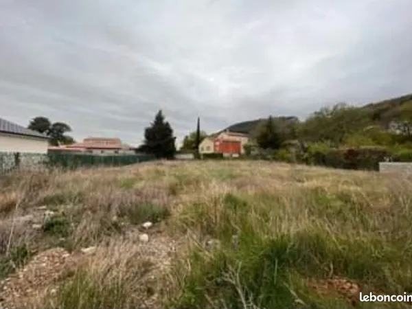 Rare à la vente : Terrain constructible de 969 m² - Rochemaure (07) 
