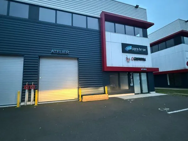 Entrepôt bureau 262m2 