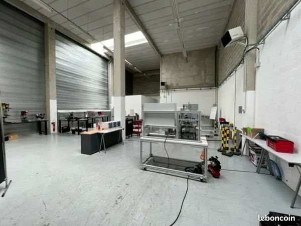 Local d'activité 356 m² 