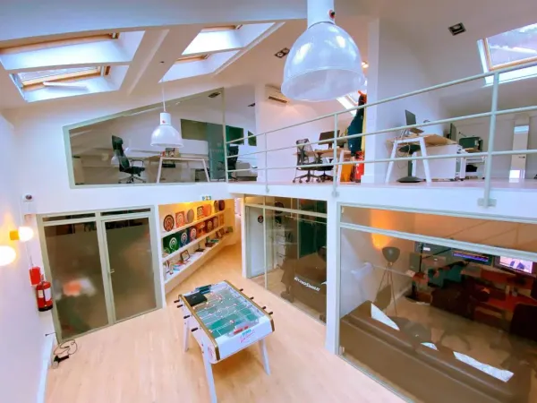 Coup de coeur assuré! Corpimmo vous propose à la vente une très belle surface en duplex atypique 