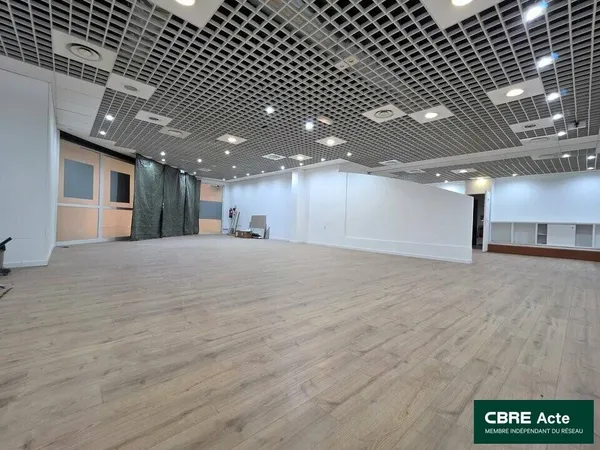 Local commercial 180 m² 