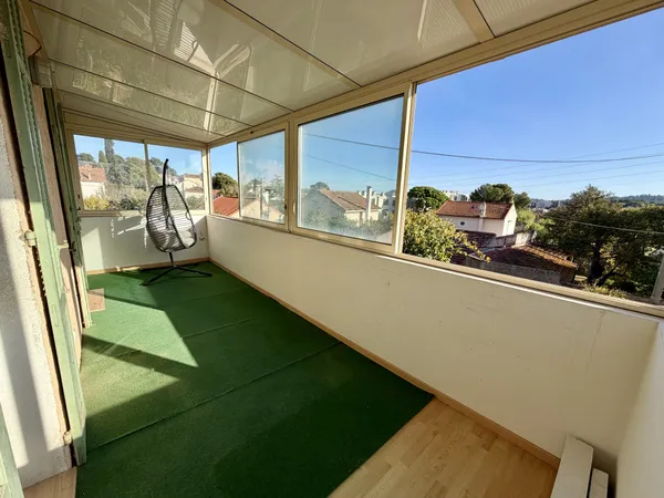 TOULON EST - ORTOLAN - HAUT DE VILLA - VERANDA - PARKING - C 