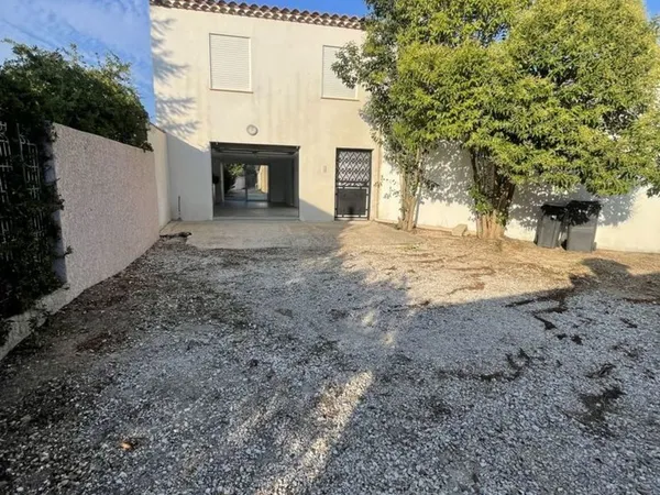 maison avec beau terrain Caissargues 