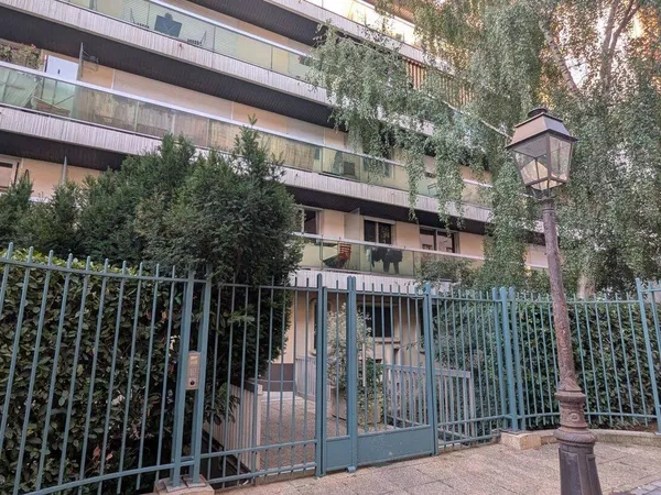 Bureaux 303 m² 