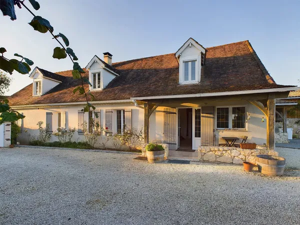Longère Perigourdine de 1848 avec deux autres maisons offrant une possibilité locative 