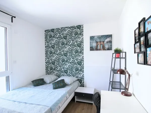 Chambre chaleureuse et calme – 12m²