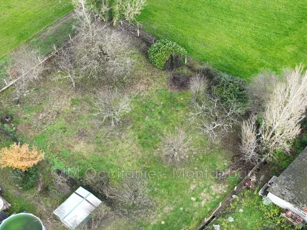 Terrain 820 m² 