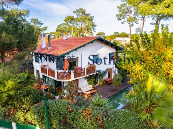 ARCACHON, ABATILLES - ÉLÉGANTE VILLA BASCO-LANDAISE RÉNOVÉE 