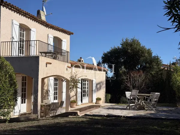Villa avec piscine à Mandelieu au calme 