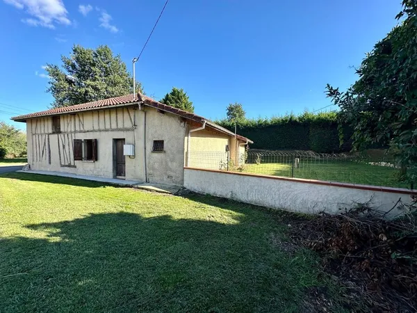 Maison T5 d'environ 100m² avec combles aménageables, dépendance non attenante sur un terrain de 