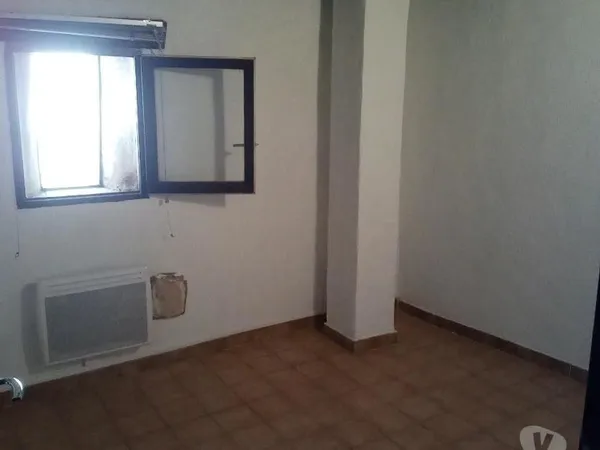 Bagnols quartier historique 599e pour 84 m2 