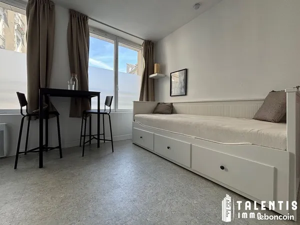 Studio 1 pièce 17 m² 