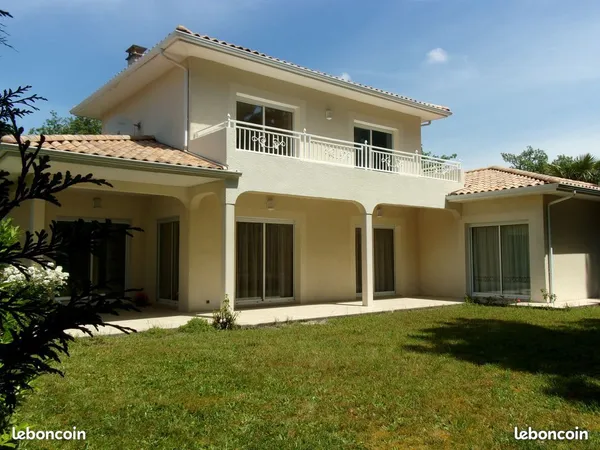 Quartier du port belle maison 4 chambres + garage double 