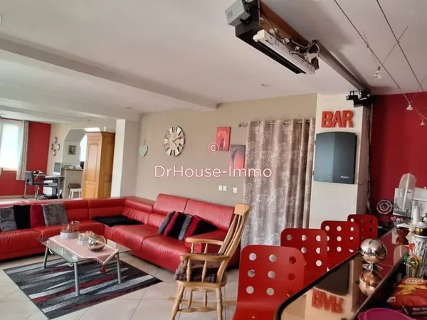 Propriété 8 pièces 193 m² 