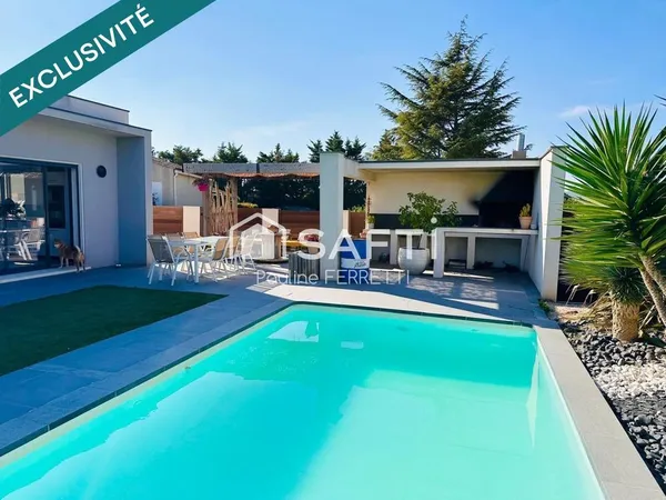 Villa T4 de 90m2 sur un terrain de 676m2 paysagé, avec piscine et garage 
