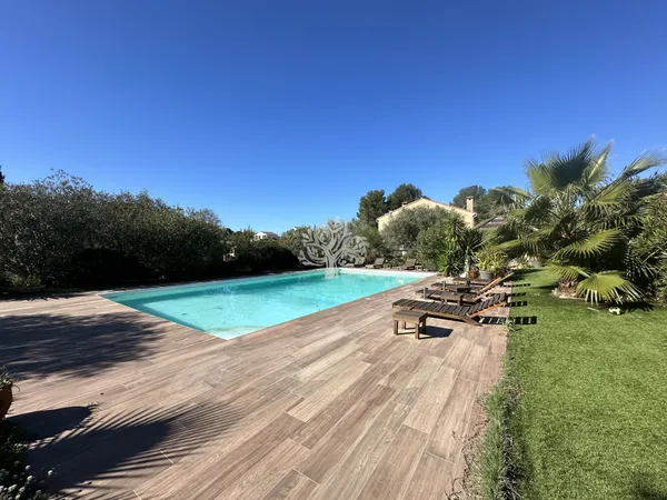 LA CADIERE D'AZUR MAGNIFIQUE VILLA DE PLAIN PIED TYPE 5 AVEC 