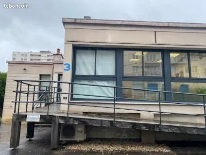 Bureaux 7 pièces 270 m² 