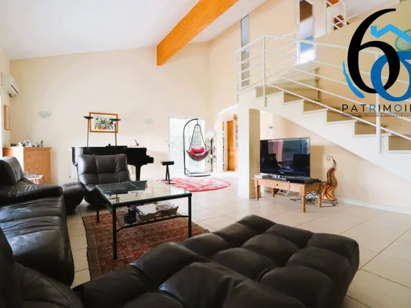 Maison 8 pièces 217 m² 