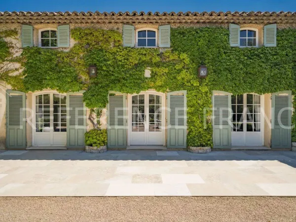 Villa 7 pièces 300 m² 