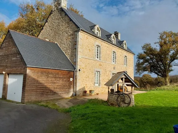 Maison Glomel 5 pièce(s) 171 m2 